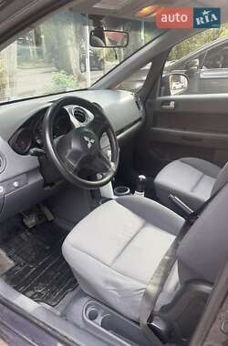 Хэтчбек Mitsubishi Colt 2005 в 