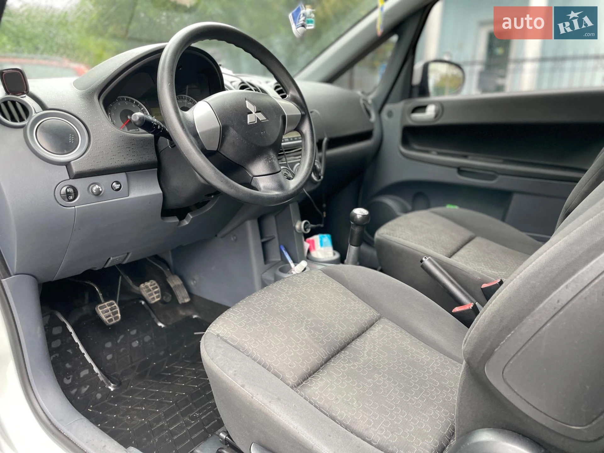 2010 Mitsubishi Colt - мініатюра 19