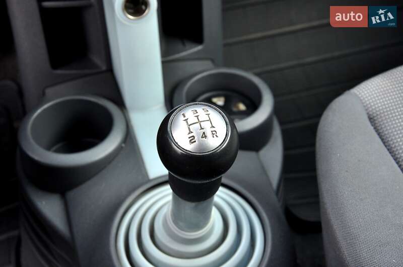 Хэтчбек Mitsubishi Colt 2004 в Львове