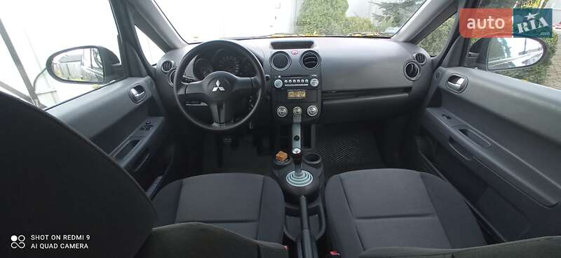 Хетчбек Mitsubishi Colt 2005 в Звягелі