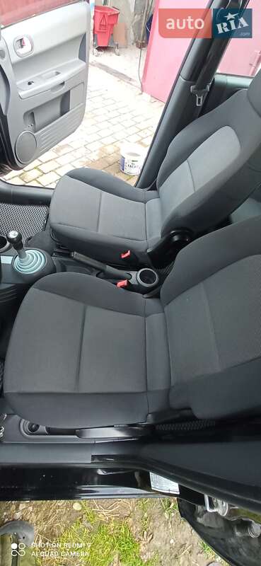 Хетчбек Mitsubishi Colt 2005 в Звягелі