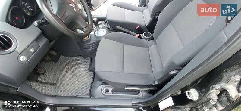 Хетчбек Mitsubishi Colt 2005 в Звягелі