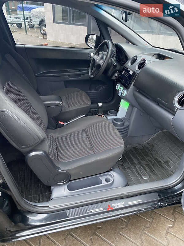 Хэтчбек Mitsubishi Colt 2005 в Первомайске