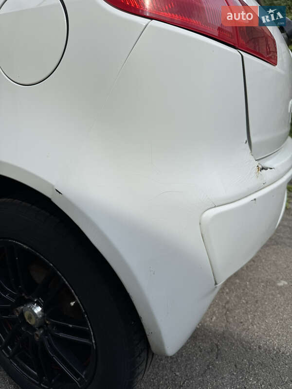 Хэтчбек Mitsubishi Colt 2008 в Киеве фото 5 Хэтчбек Mitsubishi Colt 2008 в Киеве