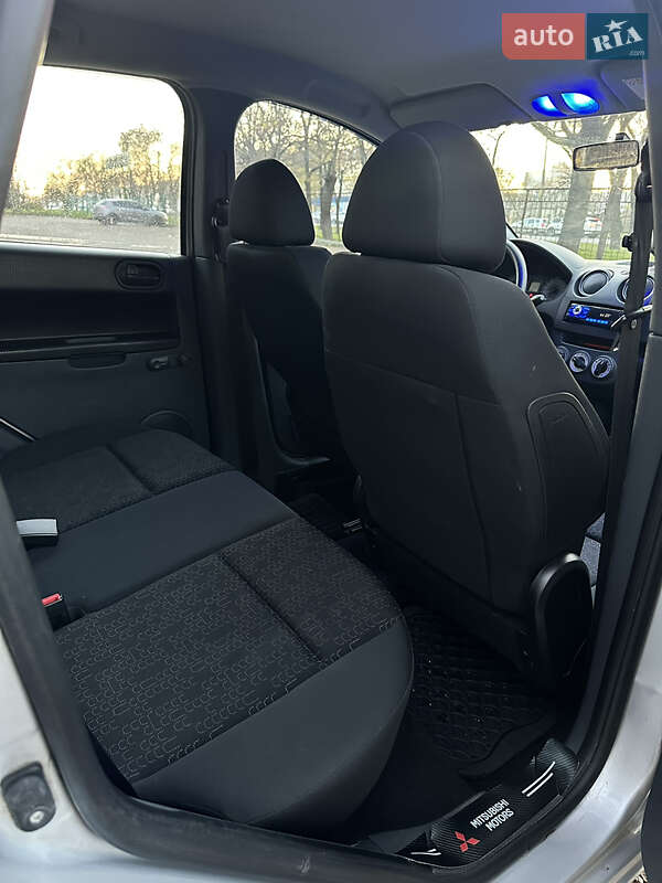 Хэтчбек Mitsubishi Colt 2009 в Буче фото 18 Хэтчбек Mitsubishi Colt 2009 в Буче