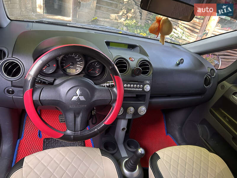 Хэтчбек Mitsubishi Colt 2007 в Обухове фото 11 Хэтчбек Mitsubishi Colt 2007 в Обухове