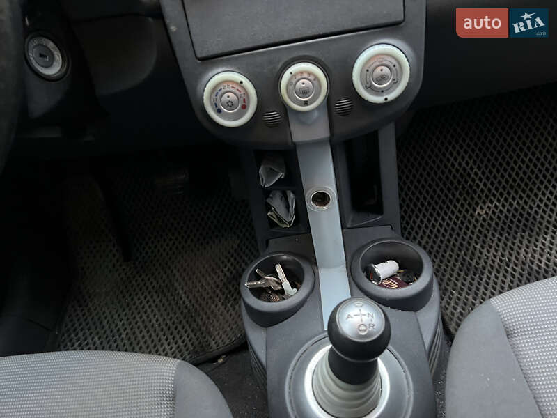 Хэтчбек Mitsubishi Colt 2006 в Черновцах