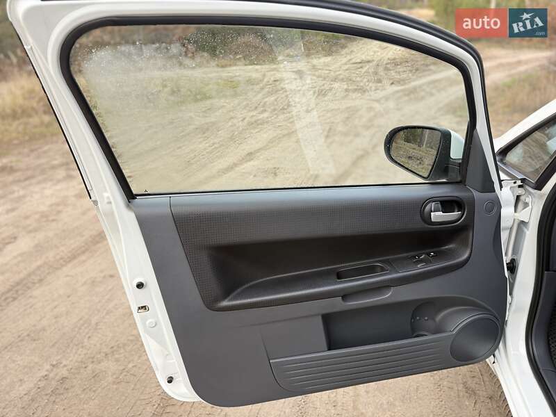 Хетчбек Mitsubishi Colt 2011 в Ірпені