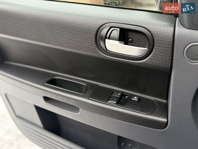 Хетчбек Mitsubishi Colt 2012 в Чернівцях