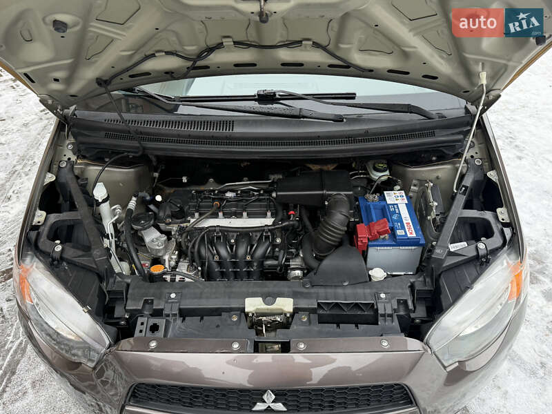 Хетчбек Mitsubishi Colt 2012 в Чернівцях