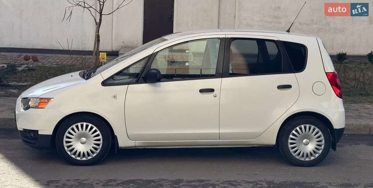 2011 Mitsubishi Colt - мініатюра 15