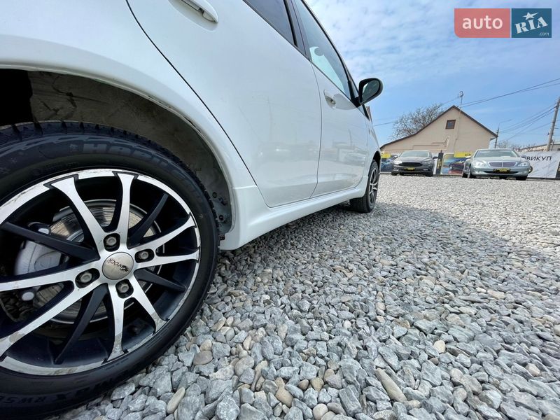 Хэтчбек Mitsubishi Colt 2012 в Черновцах