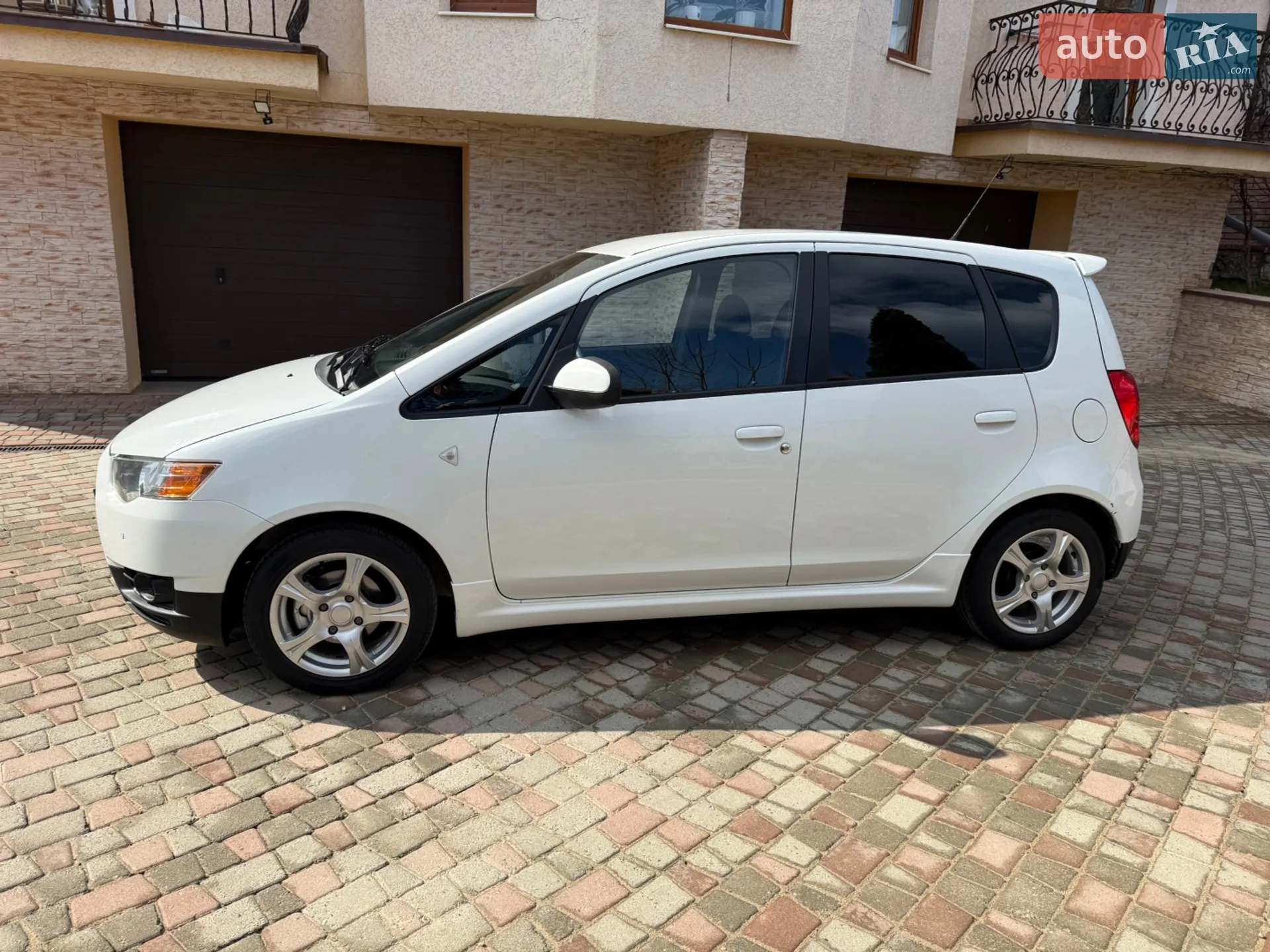 2010 Mitsubishi Colt - мініатюра 13
