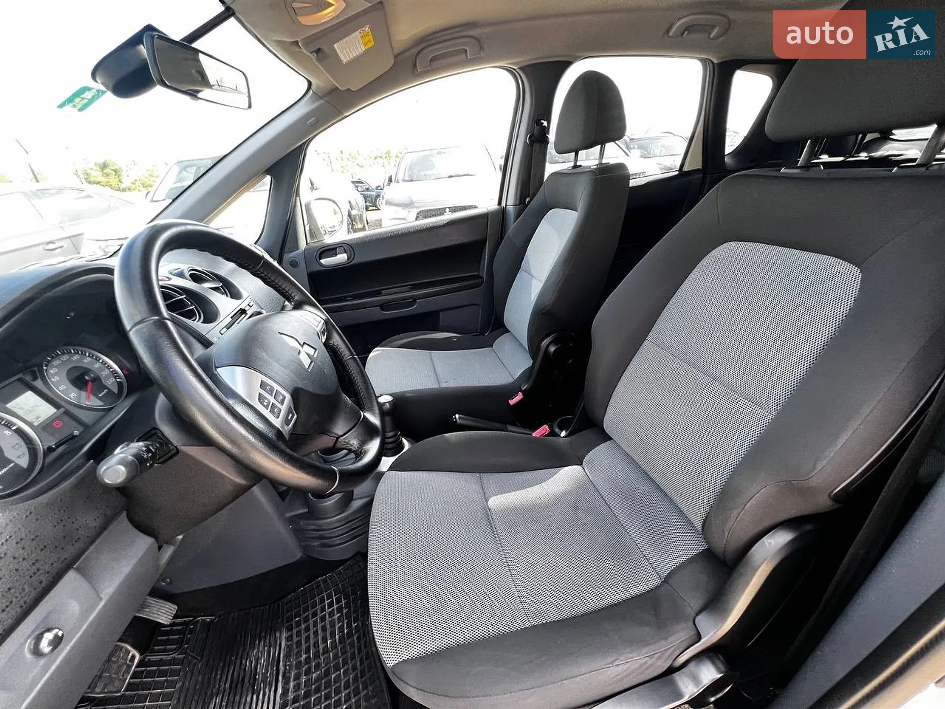 2012 Mitsubishi Colt - мініатюра 27
