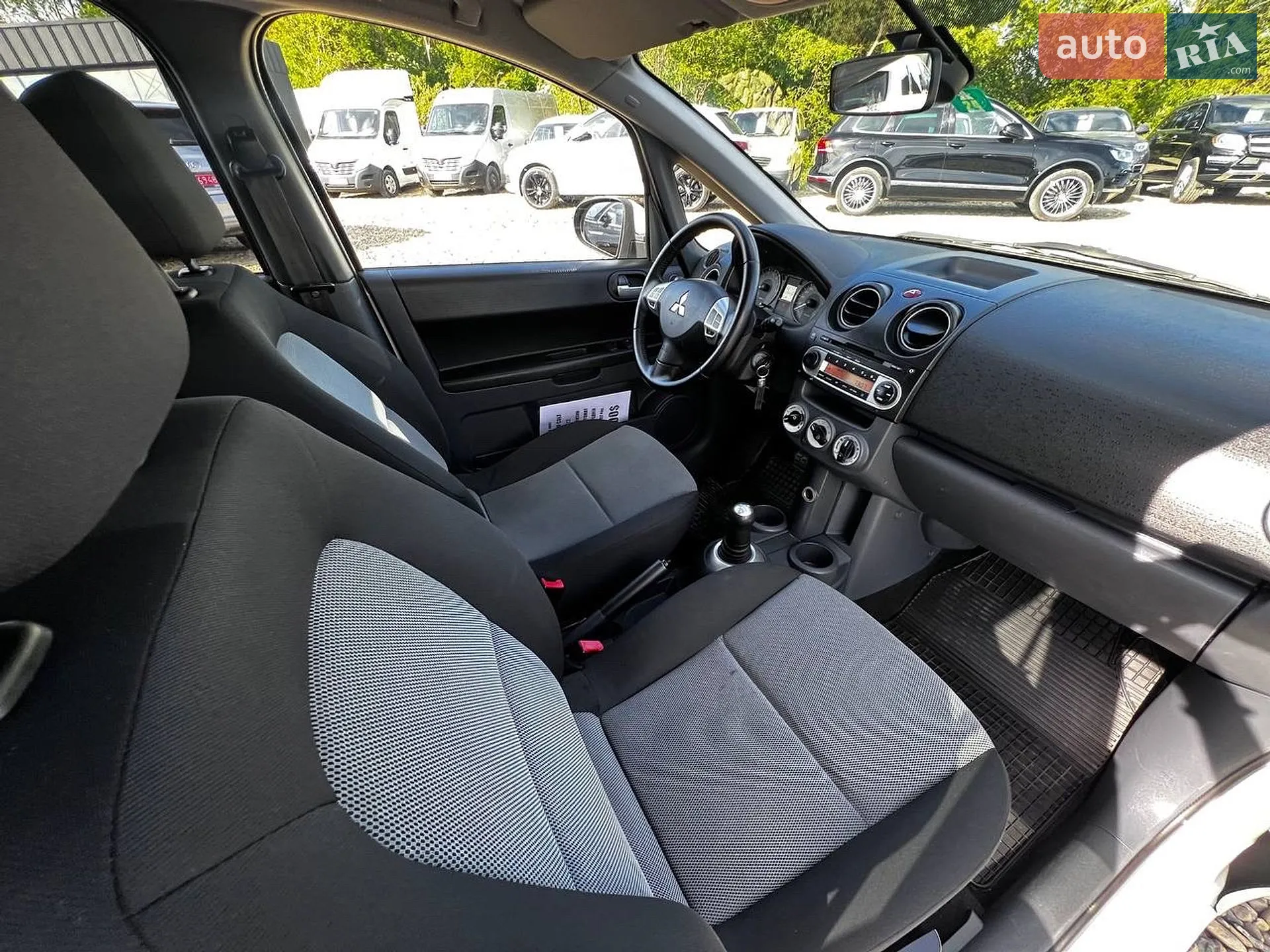 2012 Mitsubishi Colt - мініатюра 42