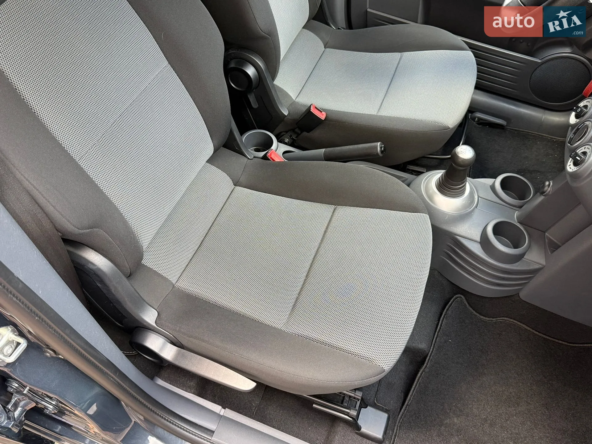 2012 Mitsubishi Colt - мініатюра 28