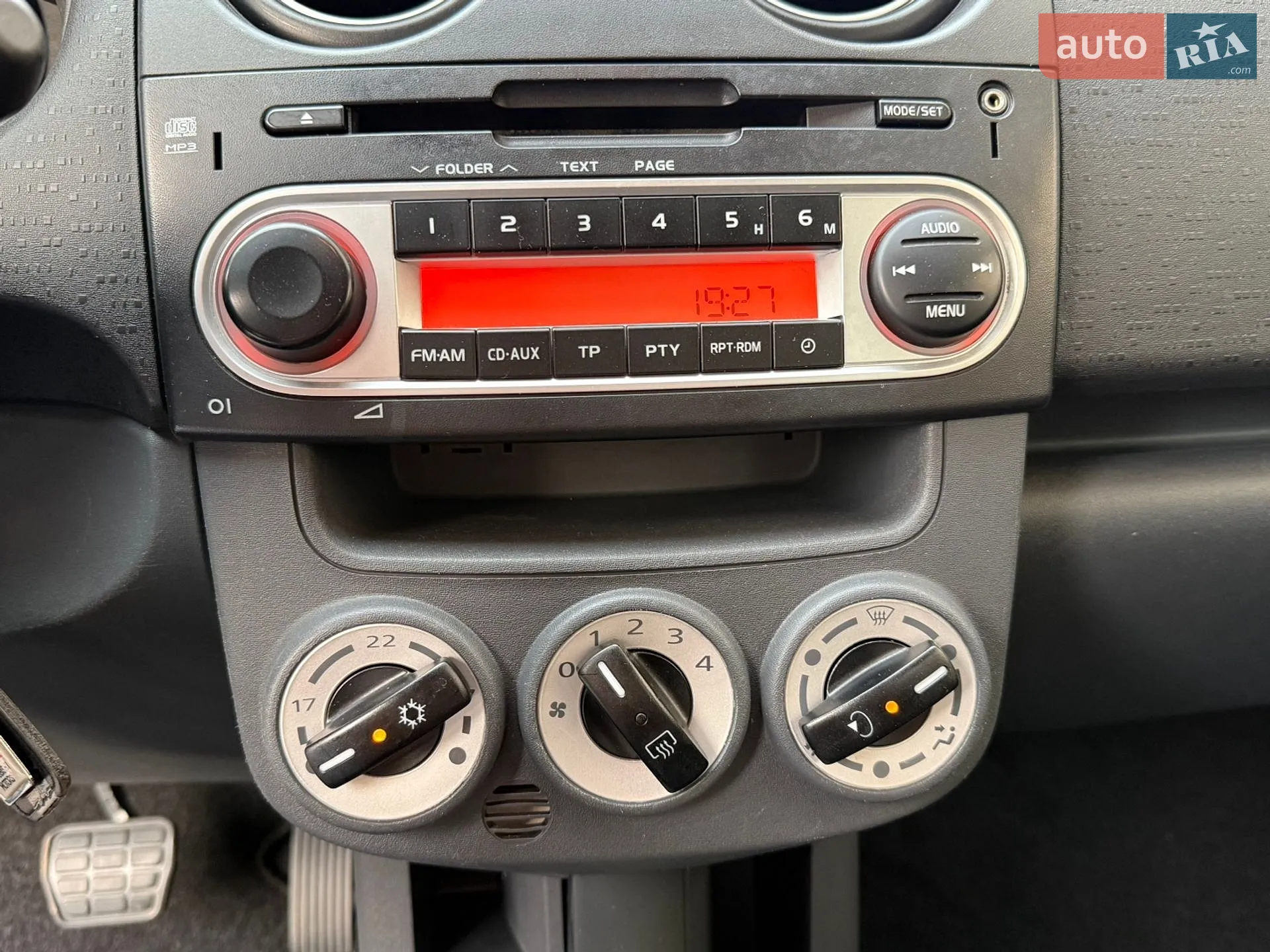 2011 Mitsubishi Colt - мініатюра 17
