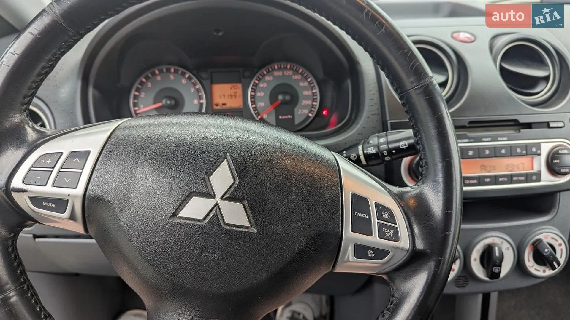 2010 Mitsubishi Colt - мініатюра 17
