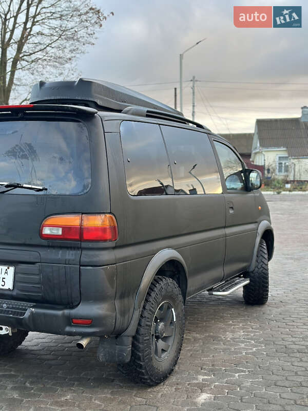 Минивэн Mitsubishi Delica 2001 в Ровно