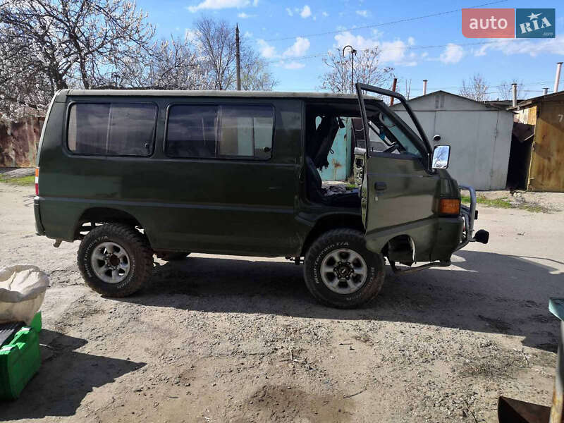 Минивэн Mitsubishi Delica 1990 в Николаеве