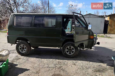 Минивэн Mitsubishi Delica 1990 в 