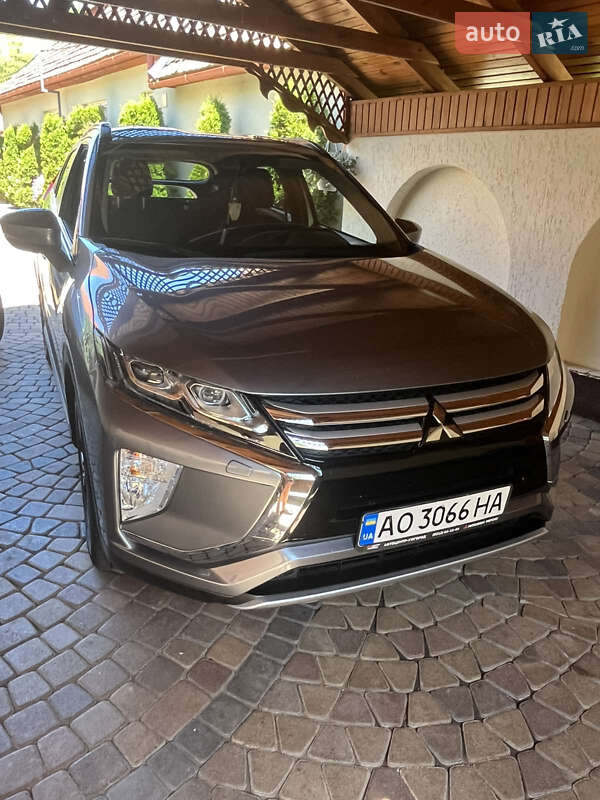 Позашляховик / Кросовер Mitsubishi Eclipse Cross 2020 в 