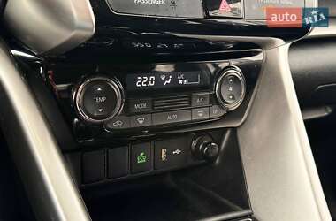 Позашляховик / Кросовер Mitsubishi Eclipse Cross 2018 в 