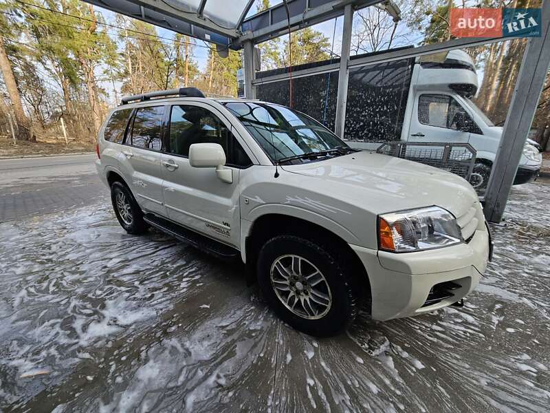 Позашляховик / Кросовер Mitsubishi Endeavor 2004 в 