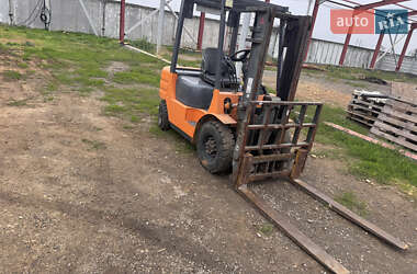 Вилочный погрузчик Mitsubishi FG 2000 в Одессе