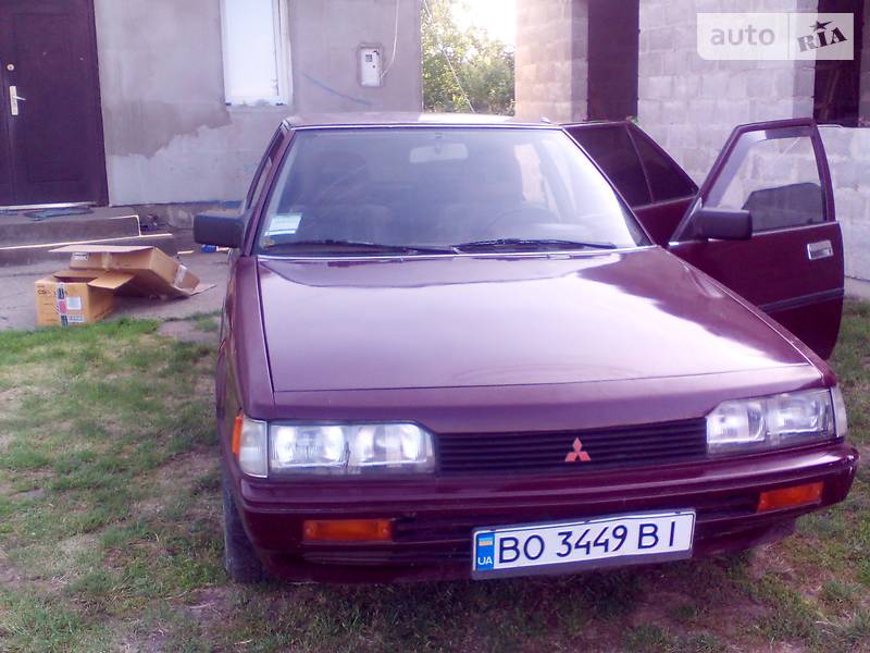 Грузопассажирский фургон Mitsubishi Galant 1985 в Залещиках