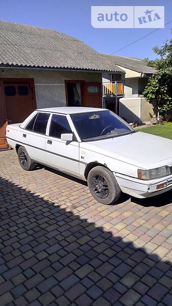 Седан Mitsubishi Galant 1987 в Ивано-Франковске