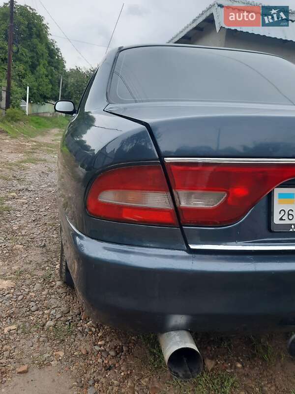 Седан Mitsubishi Galant 1994 в Черновцах