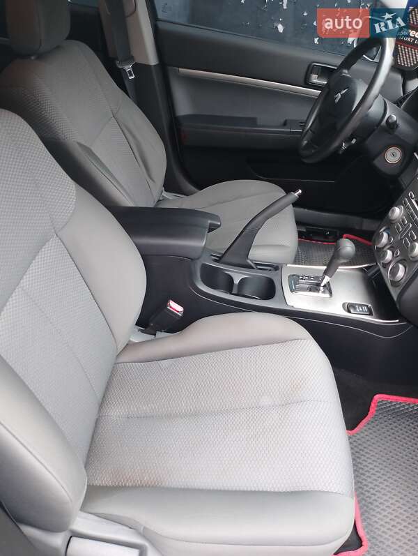 Седан Mitsubishi Galant 2010 в Киеве