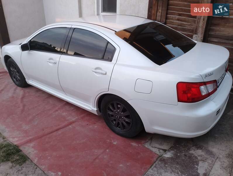 Седан Mitsubishi Galant 2010 в Киеве