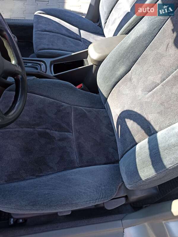 Седан Mitsubishi Galant 1998 в Черновцах