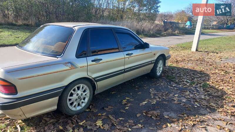 Седан Mitsubishi Galant 1990 в Знаменке
