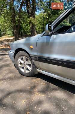 Седан Mitsubishi Galant 1992 в Киеве