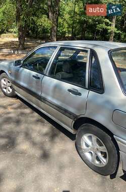 Седан Mitsubishi Galant 1992 в Киеве