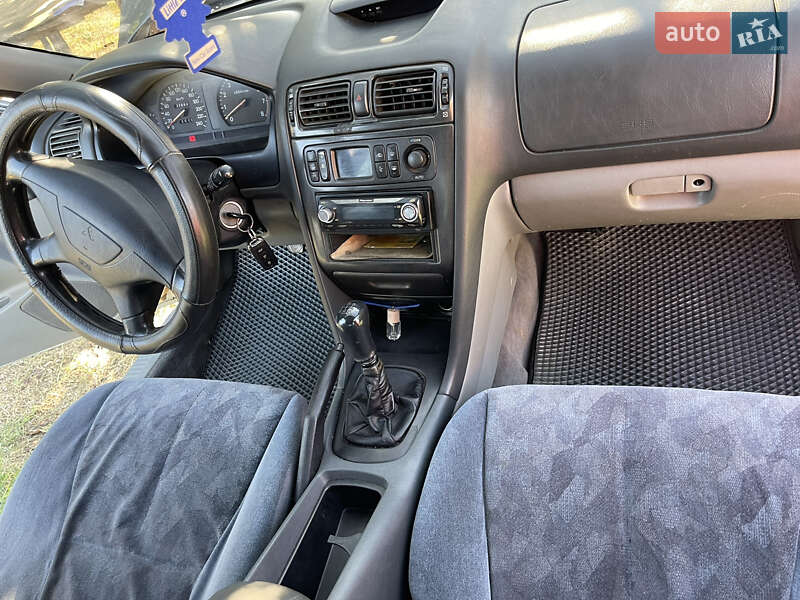 Седан Mitsubishi Galant 1997 в Измаиле