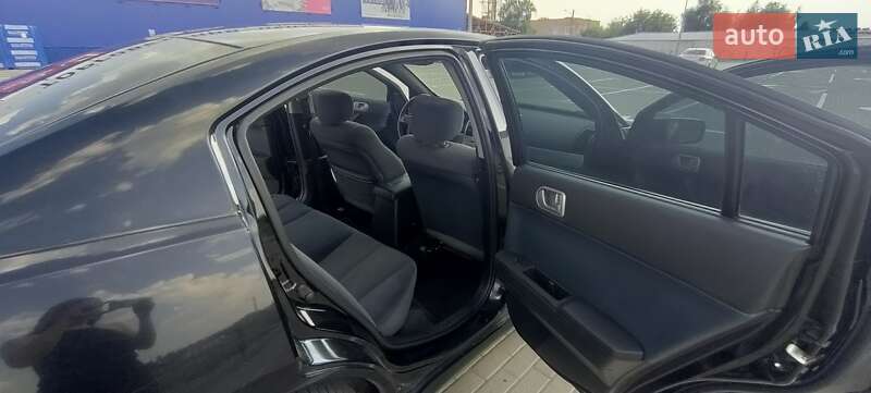 Седан Mitsubishi Galant 2004 в Нововолынске