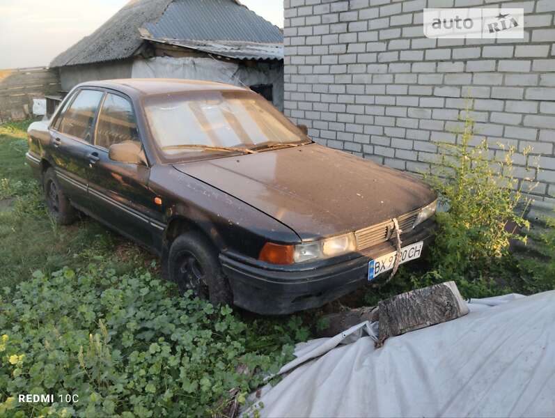 Седан Mitsubishi Galant 1989 в Шепетівці