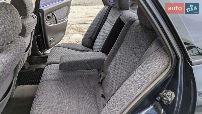 Ліфтбек Mitsubishi Galant 1993 в Шумську