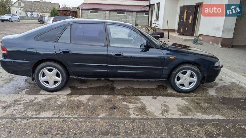 Ліфтбек Mitsubishi Galant 1993 в Шумську