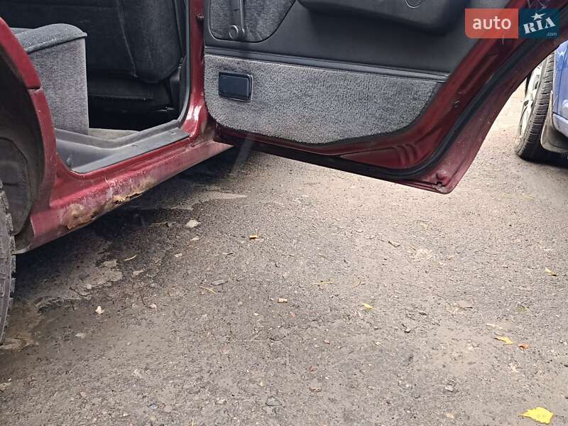 Седан Mitsubishi Galant 1992 в Львове