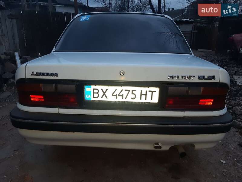 Седан Mitsubishi Galant 1990 в Киеве