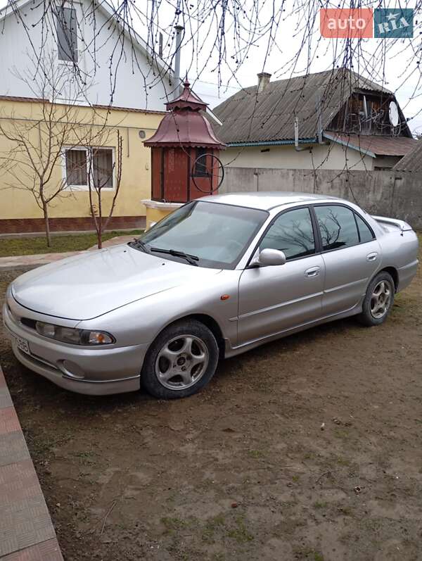 Седан Mitsubishi Galant 1996 в Черновцах