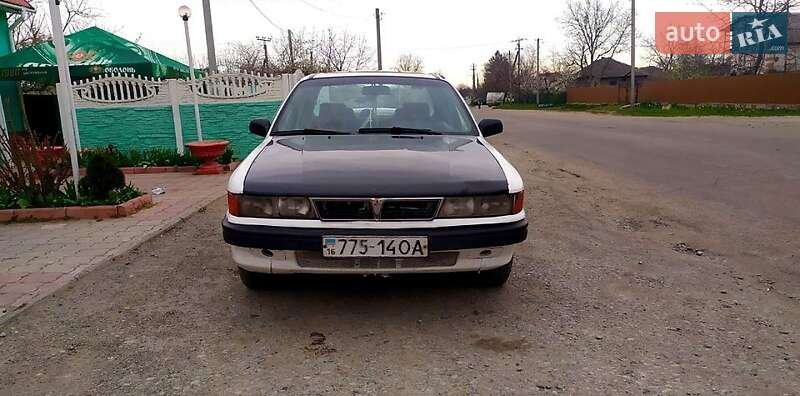 Седан Mitsubishi Galant 1988 в Саврани