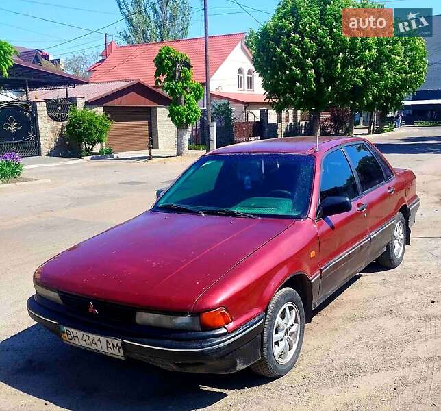 Седан Mitsubishi Galant 1988 в Первомайске