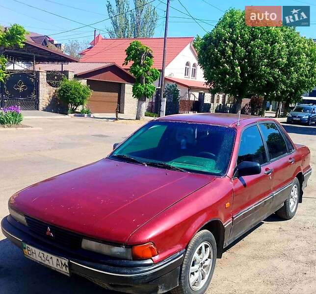 Седан Mitsubishi Galant 1988 в Первомайске