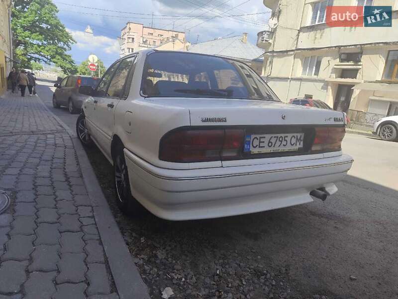 Седан Mitsubishi Galant 1992 в Черновцах